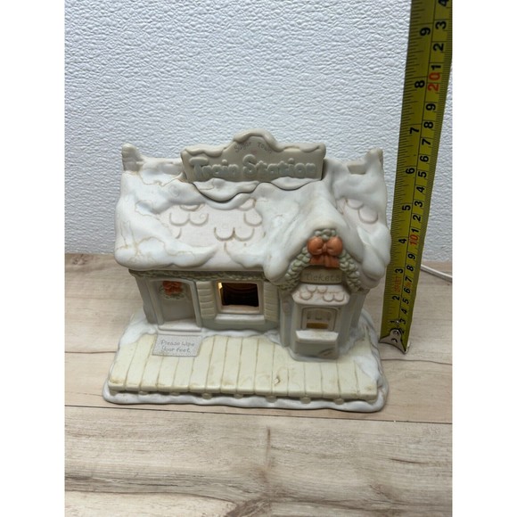 1995 Enesco Precious Moments Sugar Town Lighted Train Station Porcelain Set - Picture 9 of 16